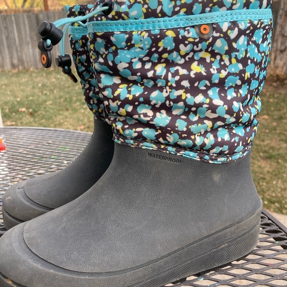 Bogs Kids Boots - Black and Blue Pattern - Picture 3 of 6